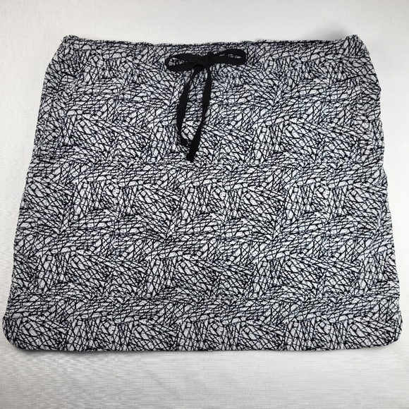 Riders by Lee Pants - Lee Riders On the Go SKORT Womens Size 16 M Black White Pull On Skirt w/ Shorts